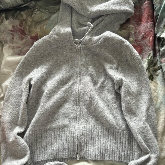 Garage Knit Zip-Up Sweater – Fitted, Comfy & Chic, Barely Worn - Picture 1 of 1